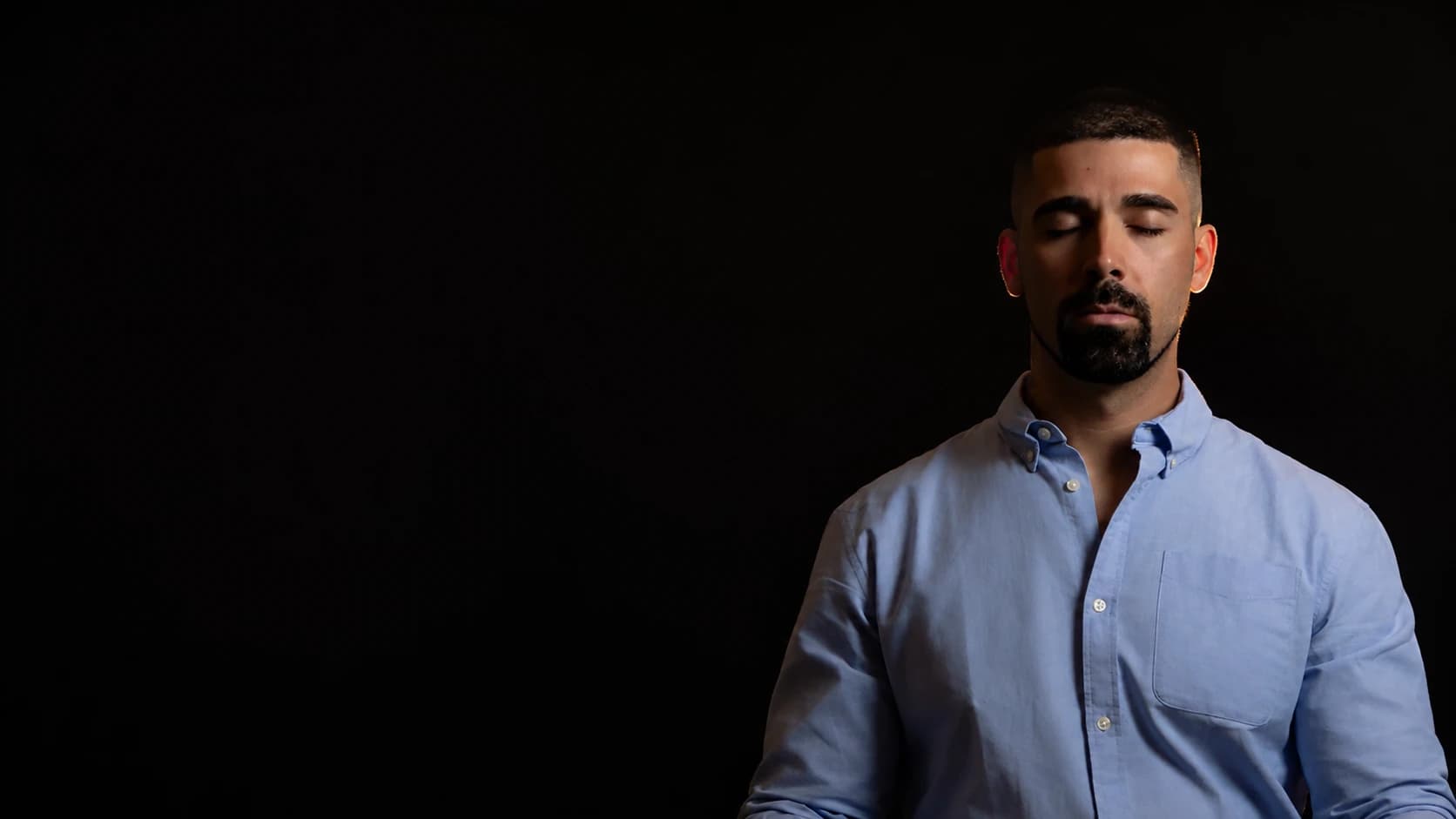 Persona en un momento de calma y meditación mindfulness